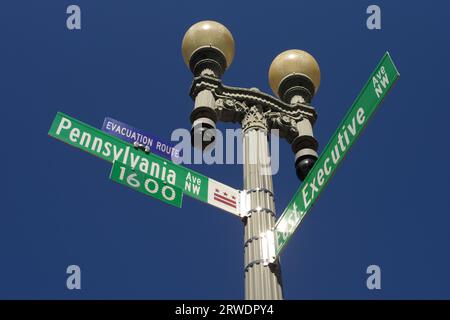 1600 Pennsylvania Avenue, NW, indicazioni stradali fuori dalla Casa Bianca a Washington, DC. Foto Stock