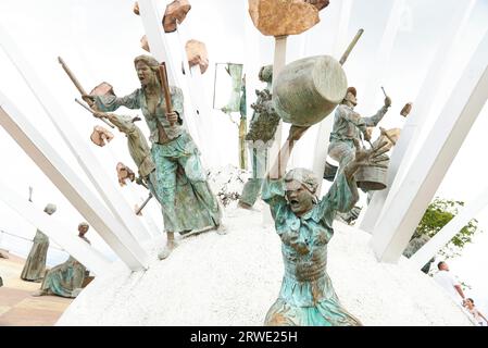 Aratoca, Santander, Colombia, 23 novembre 2022: Dettaglio del Monumento a Santandereanidad, scultura storica nel Parco Nazionale Chicamocha, Panachi Foto Stock