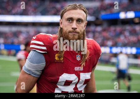 Il tight end dei San Francisco 49ers George Kittle (85) dopo una partita nella NFL contro i Los Angeles Rams, domenica 17 settembre 2023, al SoFi Stadium, a Inglew Foto Stock