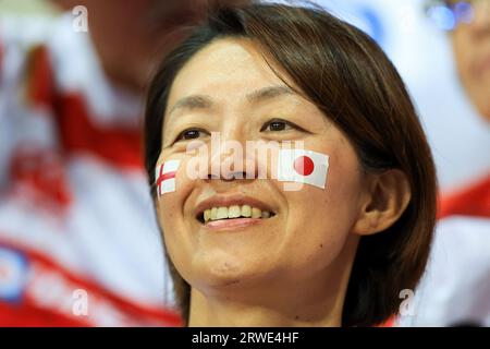 Bella, Francia. 17 settembre 2023. Tifosi giapponesi durante la partita di Coppa del mondo di rugby tra Inghilterra e Giappone allo Stade de Nice il 17 settembre 2023 a Nizza, in Francia. Foto di Baptiste Paquot/ABACAPRESS.COM credito: Abaca Press/Alamy Live News Foto Stock