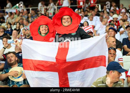 Bella, Francia. 17 settembre 2023. Tifosi inglesi durante la partita di Coppa del mondo di rugby tra Inghilterra e Giappone allo Stade de Nice il 17 settembre 2023 a Nizza, in Francia. Foto di Baptiste Paquot/ABACAPRESS.COM credito: Abaca Press/Alamy Live News Foto Stock