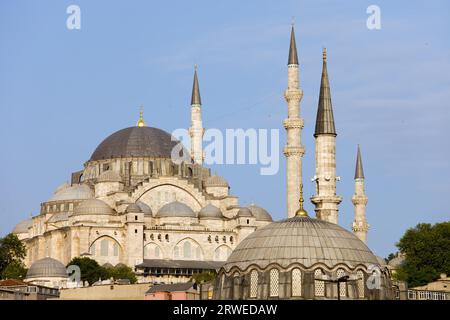 Moschea Suleymaniye a Istanbul, Turchia, moschea imperiale ottomana, storico punto di riferimento della città del XVI secolo Foto Stock