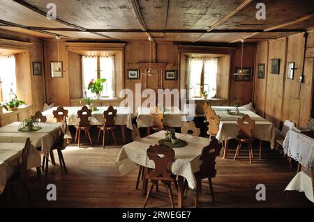 Storica camera originale rivestita in legno del Sandwirt nella Val Passiria, sede del combattente per la libertà tirolese Andreas Hofer, alto Adige Foto Stock