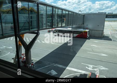 Madrid, Spagna 05 26 2018: Vista esterna del terminal T4 dell'aeroporto di Madrid. Adolfo Suarez-Barajas Foto Stock