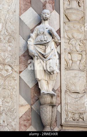 La Cappella Colleoni creata per Bartolomeo Colleoni dal maestro costruttore e scultore Giovanni Antonio Amadeo negli anni 1470 ? 76 Foto Stock