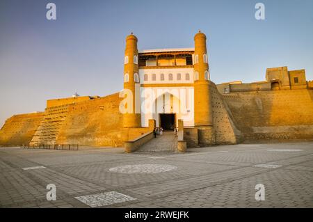 Arca di Bukhara, imponente fortezza situata nella città di Bukhara in Uzbekistan Foto Stock