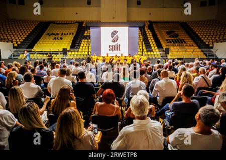 Spalato, Croazia. 18 settembre 2023. Anteprima del film The Magical Seven, documentario su Toni Kukoc, il leggendario giocatore di basket Jugoplastika, uno dei migliori giocatori europei di basket di tutti i tempi tenutosi al Gripe Sports Center, a Spalato, in Croazia, il 18 settembre 2023. Foto: Zvonimir Barisin/PIXSELL credito: Pixsell/Alamy Live News Foto Stock