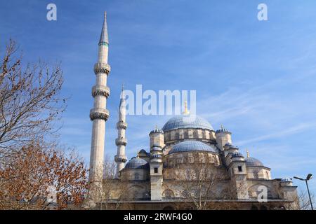 Moschea Yeni Cami a Istanbul, Turchia. Punto di riferimento conosciuto anche come la nuova Moschea. Foto Stock