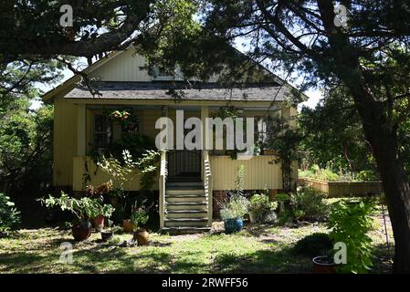 Un pittoresco cottage sulla comunità isolana di Ocracoke. Foto Stock