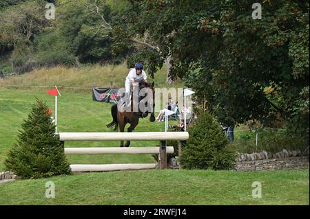 Harry Meade on et Hop Du Matz, fase di cross country del concorso CCI-L 4* Blenheim Palace International Horse Trials 2023, Woodstock , Oxfordshir Foto Stock