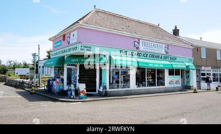 Tradizionale negozio di articoli da regalo nel Lizard Village, Cornovaglia, Regno Unito - John Gollop Foto Stock