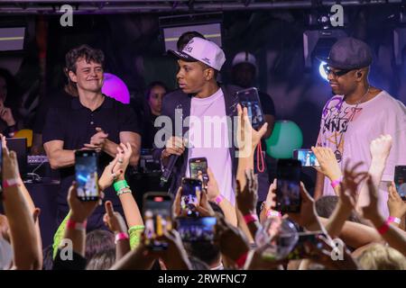 18 settembre 2023, San Paolo, San Paolo, Brasile: San Paolo (SP), 09/18/2023 Ã¢â‚¬â œ CINEMA/FILM/NOSSSO SONHO/BUCHECHA/SP - con Lucas Peteado e Juan Paiva, il lungometraggio '' Nosso Sonho'', che racconta la storia di Claudinho e Bochecha, ha vinto la première nella notte di questo lunedì (18). Celebrità, attori del cast e parenti erano allo Shopping Vila Olimpia, a San Paolo, per assistere al lancio del film, dopo che la pre Buchecha ha tenuto un ballo per la folla sul palco di SVO Secret nel proprio centro commerciale, i grandi successi del duo che ha segnato la storia degli anni '90 (Foto: Leco V Foto Stock