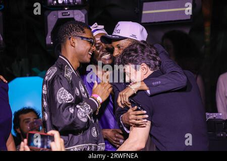 18 settembre 2023, San Paolo, San Paolo, Brasile: San Paolo (SP), 09/18/2023 Ã¢â‚¬â œ CINEMA/FILM/NOSSSO SONHO/BUCHECHA/SP - con Lucas Peteado e Juan Paiva, il lungometraggio '' Nosso Sonho'', che racconta la storia di Claudinho e Bochecha, ha vinto la première nella notte di questo lunedì (18). Celebrità, attori del cast e parenti erano allo Shopping Vila Olimpia, a San Paolo, per assistere al lancio del film, dopo che la pre Buchecha ha tenuto un ballo per la folla sul palco di SVO Secret nel proprio centro commerciale, i grandi successi del duo che ha segnato la storia degli anni '90 (Foto: Leco V Foto Stock