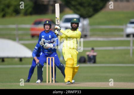 Beckenham, Inghilterra. 28 agosto 2023. Harjas Singh dell'Australia U19 batte contro l'Inghilterra U19 in una Youth One Day International a Beckenham Foto Stock