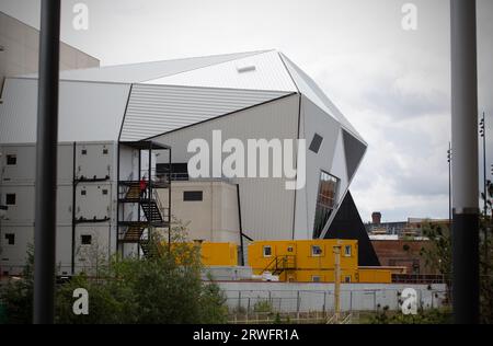 Aviva Studios, sede della Factory International, è un nuovo punto di riferimento culturale per Mancherster e il mondo. Costruito pensando alla flessibilità, il Foto Stock