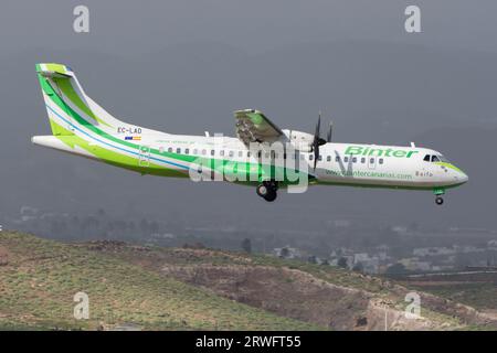 Avión turbo hélice ATR72 de la aerolínea Binter Canarias Foto Stock