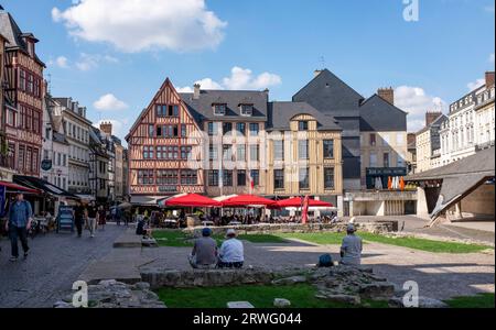 Rouen Normandia Francia - Place du Vieux March Rouen è la capitale della regione francese settentrionale della Normandia, è una città portuale sul fiume Senna. Foto Stock