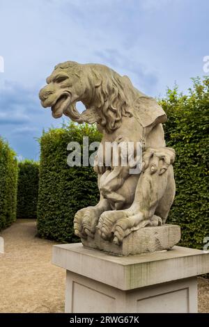 Varsavia, Polonia - 23 agosto 2023, drago dal giardino reale. I Giardini del Castello reale Foto Stock