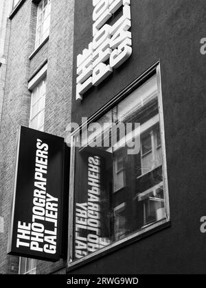 B&W, The Photographers Gallery, Soho, Londra, Inghilterra, REGNO UNITO, REGNO UNITO. Foto Stock