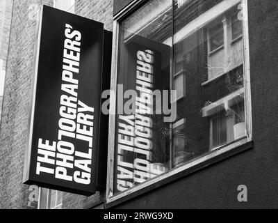 B&W, The Photographers Gallery, Soho, Londra, Inghilterra, REGNO UNITO, REGNO UNITO. Foto Stock