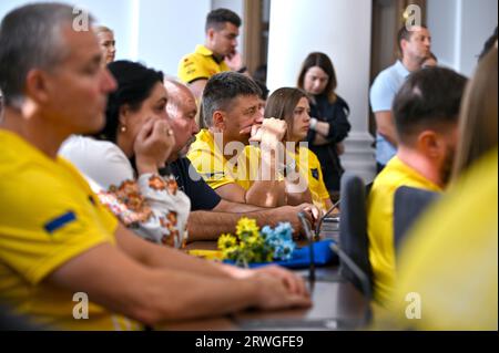 Non esclusiva: LEOPOLI, UCRAINA - 18 SETTEMBRE 2023 - i membri della squadra Ucraina partecipano alla cerimonia per accogliere gli atleti ucraini dei Giochi Invictus Foto Stock