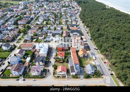 foto del drone del villaggio di pescatori di karwia. A Kaszuby in Polonia. Nel mar baltico. Ostrowo, Baltikum, Polonia, Kaschubien Dorf, Drohnenfoto, bei Danzig Foto Stock