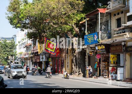 Scena di strada di Hanoi, Vietnam Foto Stock