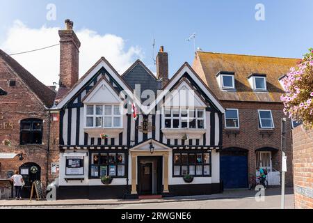 Il King Charles Inn divenne un luogo pubblico intorno al 1770. L'edificio stesso può essere datato intorno al 1550. Poole, Dorset, Inghilterra, Regno Unito Foto Stock