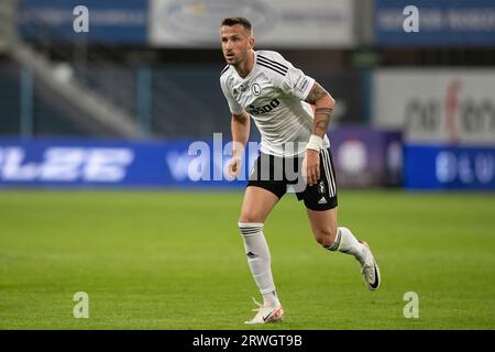 Tomas Pekhart di Legia Warszawa visto in azione durante la partita di calcio polacca della PKO Ekstraklasa League 2023/2024 tra Piast Gliwice e Legia Warszawa al Gliwice Muncipal Stadium. Punteggio finale; Piast Gliwice 1:1 Legia Warszawa. Foto Stock