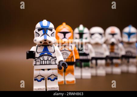 Clonare le truppe in colori diversi. Foto Stock