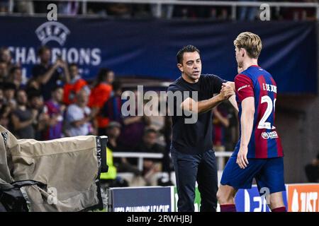 Barcellona, Spagna. 19 settembre 2023. Il capo-allenatore del Barcellona Xavi e il francese di Jong del Barcellona, nella foto di martedì 19 settembre 2023 a Barcellona, in Spagna, il giorno 1 della fase a gironi della Champions League, nel gruppo H. BELGA FOTO TOM GOYVAERTS credito: Belga News Agency/Alamy Live News Foto Stock