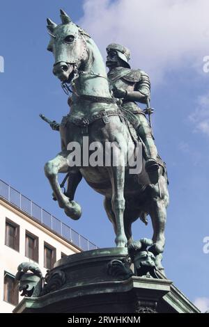 Statua equestre di Carlo IX a Kungsportsplatsen, Gothenburg, Svezia Foto Stock