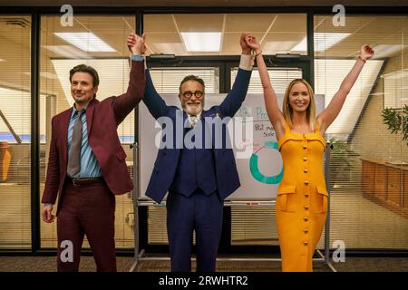 DATA DI RILASCIO: 27 ottobre 2023. TITOLO: Pain Hustlers. STUDIO: Wychwood Media. DIRETTORE: David Yates. TRAMA: Liza sogna una vita migliore per lei e sua figlia così ottiene un lavoro in una farmacia in bancarotta e il fegato di Liza catapulta l'azienda e lei nella vita alta senza sapere che presto sarà nel mezzo di una cospirazione criminale. PROTAGONISTI: (L-R) CHRIS EVANS nel ruolo di Brenner, ANDY GARCIA nel ruolo di Neel, EMILY BLUNT nel ruolo di Liza. (Immagine di credito: © Wychwood Media/Entertainment Pictures/ZUMAPRESS.com) SOLO PER USO EDITORIALE! Non per USO commerciale! Foto Stock