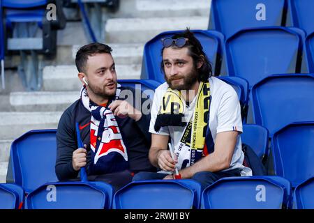 PARIGI, FRANCIA - 19 SETTEMBRE: I tifosi del Paris Saint Germain e i tifosi del Borussia Dortmund parlano durante il girone UEFA Champions League 2023/2024 Foto Stock