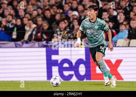 Rotterdam, Paesi Bassi. 19 settembre 2023. ROTTERDAM, PAESI BASSI - 19 SETTEMBRE: Hyeongyu Oh of Celtic corre con la palla durante la partita di UEFA Champions League gruppo e tra Feyenoord e Celtic allo Stadion Feyenoord il 19 settembre 2023 a Rotterdam, Paesi Bassi. (Foto di Andre Weening/Orange Pictures) credito: Orange Pics BV/Alamy Live News Foto Stock