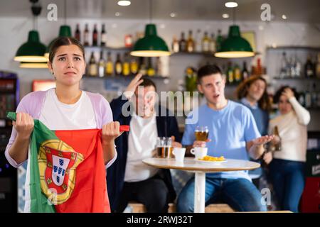 I tifosi portoghesi sono sconvolti dalla perdita della loro squadra preferita Foto Stock