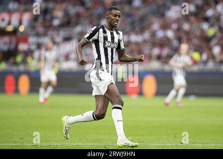 Milano, Italia. 19 settembre 2023. Stadio Giuseppe Meazza Stadio Giuseppe Meazza MILANO, ITALIA - 19 SETTEMBRE: Alexander Isak (#14 Newcastle) in azione durante la fase a gironi della UEFA Champions League girone F partita tra AC Milan e Newcastle United allo Stadio Giuseppe Meazza il 19 settembre 2023 a Milano, Italia. (Richard Callis/SPP) (Richard Callis/SPP) credito: SPP Sport Press Photo. /Alamy Live News Foto Stock