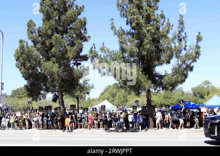 4 agosto 2023, Universal City, CA, USA: LOS ANGELES - 4 agosto: Strikers at SAG/AFTRA e WGA Strike agli Universal Studios il 4 agosto 2023 a Universal City, CA (Credit Image: © Kay Blake/ZUMA Press Wire) SOLO USO EDITORIALE! Non per USO commerciale! Foto Stock