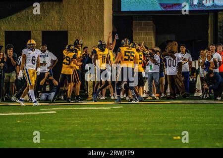 Morgantown, WV, USA. 16 settembre 2023. 16 settembre 2023: Touchdown durante la West Virginia University (WVU) contro l'Università di Pittsburgh (Pitt) a Morgantown, WV al Milan Puskar Stadium. Bradley Martin/AMG (immagine di credito: © AMG/AMG via ZUMA Press Wire) SOLO PER USO EDITORIALE! Non per USO commerciale! Foto Stock