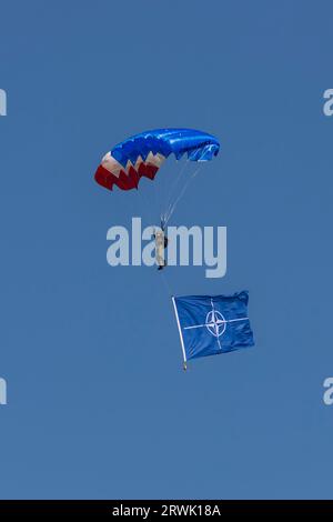 Forze armate ceche paracadutisti ai giorni NATO 2023 a Ostrava, Repubblica Ceca Foto Stock
