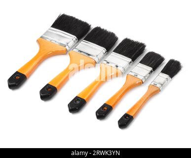 Diverse dimensioni di pennelli per dipingere isolato su bianco Foto Stock
