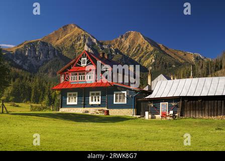 Pittoreschi cottage di montagna in Belianske Tatry montagne in Slovacchia Foto Stock