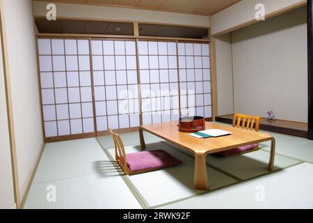 Sala da pranzo tradizionale Giapponese sull'Isola di Miyajima, Giappone Foto Stock