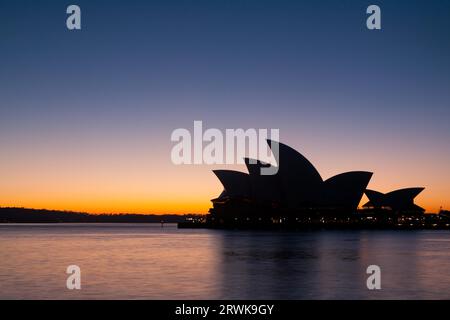 Sydney, Australia, 21 agosto, la Sydney Opera House è caratterizzata da una brillante alba invernale il 21 agosto 2009 Foto Stock
