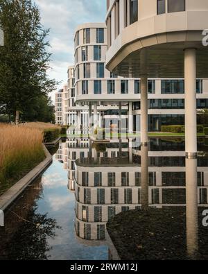 Architettura moderna al Business Garden di Varsavia, Polonia Foto Stock