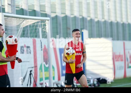 Friburgo, Deutschland. 20 settembre 2023. Auch Roland Sallai (SC Freiburg) Hat sichtlich Spaß beim Abschlusstraining zum Auftakt der Fussball-Europa-League Olympiakos Piräus vs SC Freiburg crediti: dpa/Alamy Live News Foto Stock