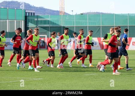 Friburgo, Deutschland. 20 settembre 2023. Warmup der Spieler des SC Freiburg beim Abschlusstraining zum Auftakt der Fussball-Europa-League Olympiakos Piräus vs SC Freiburg credito: dpa/Alamy Live News Foto Stock