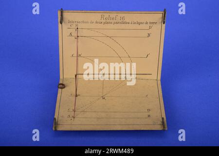 Modelli geometrici, impostati da A. Jullien, rilievo 16. 1986.0885.01. Foto Stock