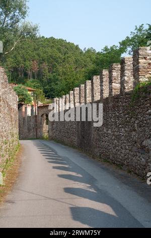 Massa Macinaia, paese rurale vicino Lucca, Toscana, Italia, in estate Foto Stock