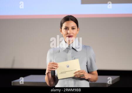 Madrid. Spagna. 20230920, Barbara Lennie annuncia che "la soledad de la nieve" sarà il film selezionato per rappresentare la Spagna agli Oscar alla Film Academy il 20 settembre 2023 a Madrid, Spagna "la soledad de la nieve", di Juan Antonio Bayona, è il lungometraggio selezionato dall'Academy of Motion Picture Arts and Sciences per rappresentare la Spagna alla prossima edizione degli Oscar nella categoria Best International Film. La 96esima edizione degli Oscar Awards si svolgerà domenica 10 marzo 2024 Foto Stock